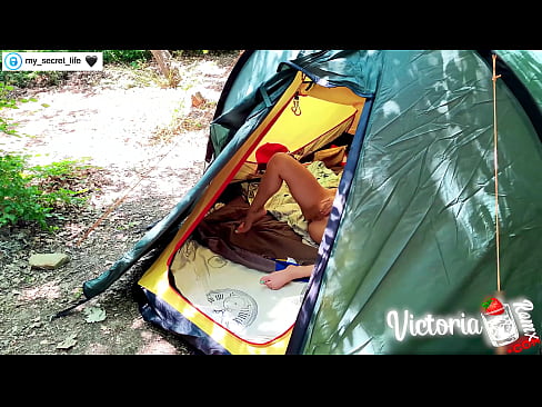 ❤️ Op kamera verfilm Passievolle ruk vreemdeling in 'n tent ☑ Anale video by ons ❌❤