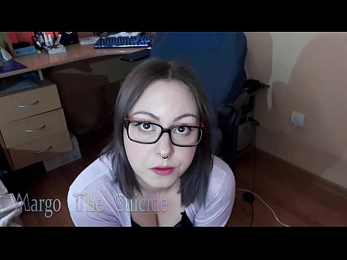 ❤️ Sexy meisie met bril suig dildo diep op kamera ☑ Anale video by ons ❌❤