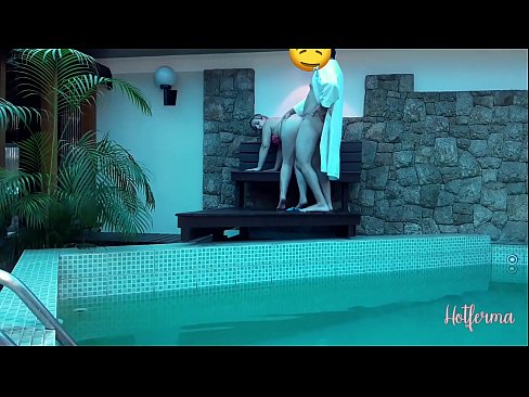 ❤️ Baas nooi bediende swembad toe, maar kon nie 'n warm weerstaan nie ☑ Anale video by ons ❌❤